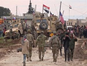 أهالي قرية صالحية بريف الحسكة حرب يطردون رتلاً عسكرياً للاحتلال الأمريكي
