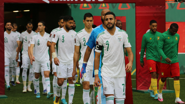رياض محرز يتفاعل مع أخبار إمكانية إعادة مباراة الجزائر والكاميرون
