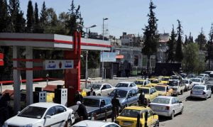 أزمة البنزين في دمشق تعود للواجهة.. طوابير السيارات تتصدر المشهد