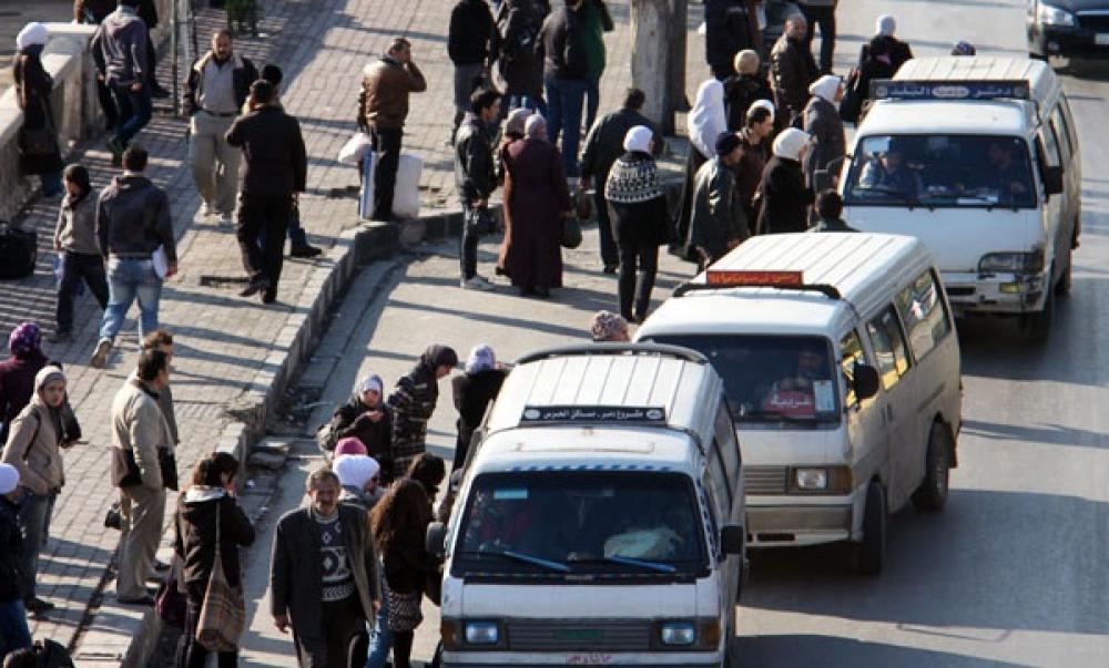 لا سرافيس أول أيام العيد في دمشق والاعتماد على النقل الداخلي فقط.. انفراجات قادمة في توزيع المشتقات النفطية