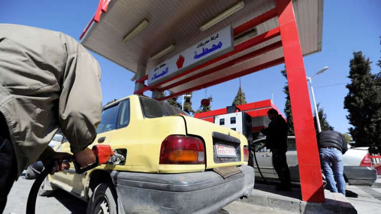 الآلية الجديدة لبيع البنزين الحر كانت بطلب من المواطنين.. عدم انتظام التوريدات سبب تأخر رسائل الغاز