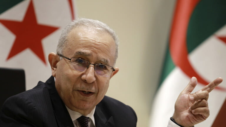 الجزائر: لا نمانع في عودة سوريا لشغل مقعدها في الجامعة العربية
