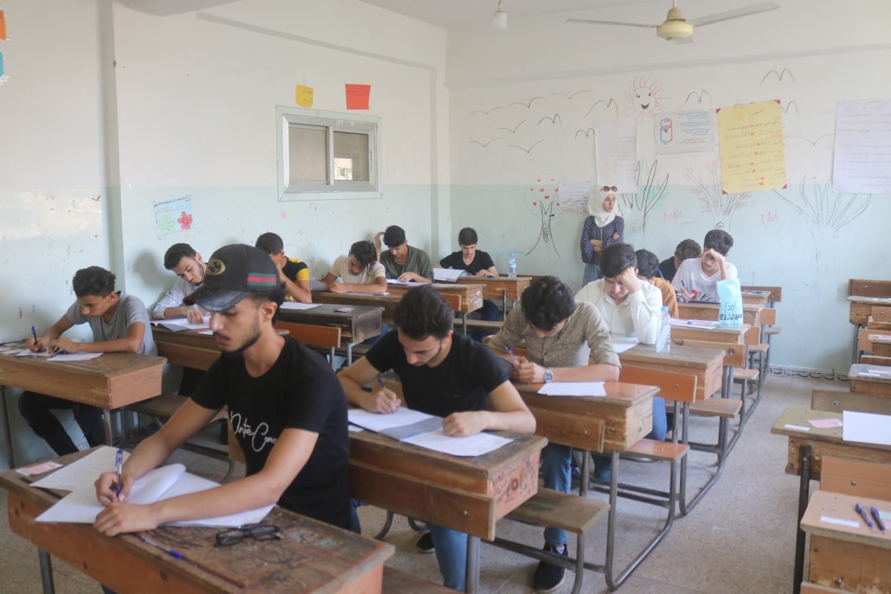 نسب النجاح في أدنى مستوياتها بدير الزور.. نصف الطلاب قادمين من مناطق سيطرة "قسد" بعد منعها تدريس مناهج الدولة