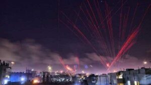 بالقنابل اليدوية.. مواطنون يحتفلون برأس السنة في مدينة حماة