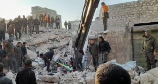 ١٠ وفيات بانهيار بناء سكني في حي الشيخ مقصود بحلب (صور)