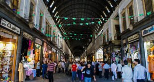 أسواق دمشق تدخل ذروة الازدحام مساءً وبائعون يشكون انخفاض المبيعات