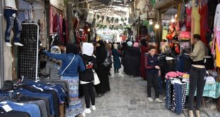 أسواق دمشق.. متسوقون تقطعت بهم السبل إلى البسطات وآخرون استطلعوا الأسعار فقط