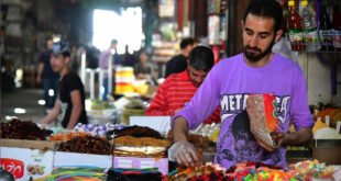 معمول العيد ينشط أسواق دمشق رغم الشراء بكميات "خجولة"