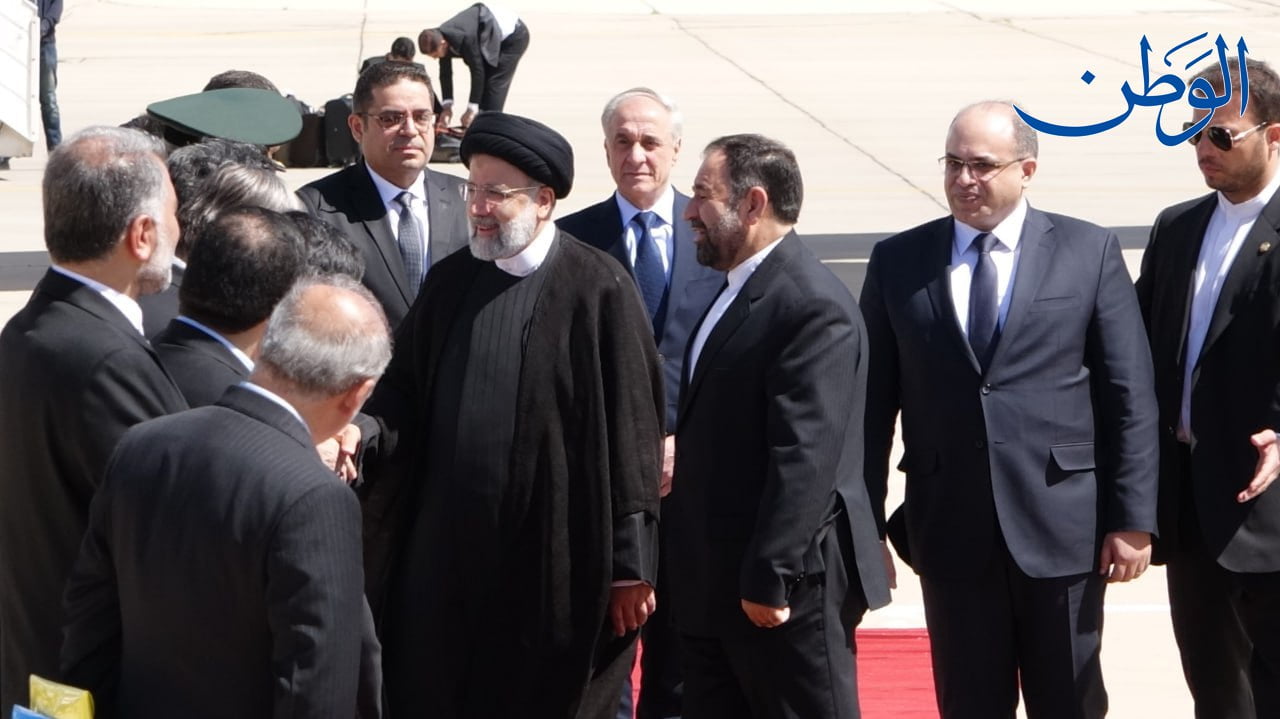 الرئيس الإيراني يصل إلى سوريا في زيارة رسمية يلتقي خلالها مع الرئيس الأسد