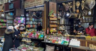 جراء تفاقم الأوضاع الاقتصادية.. عدد من تجار دمشق يعربون عن رغبتهم بالهجرة